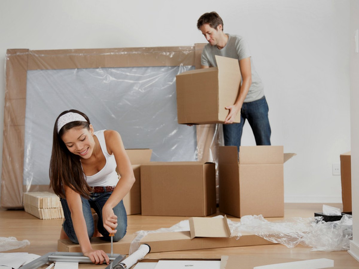 Professional moving crew in Tarzana